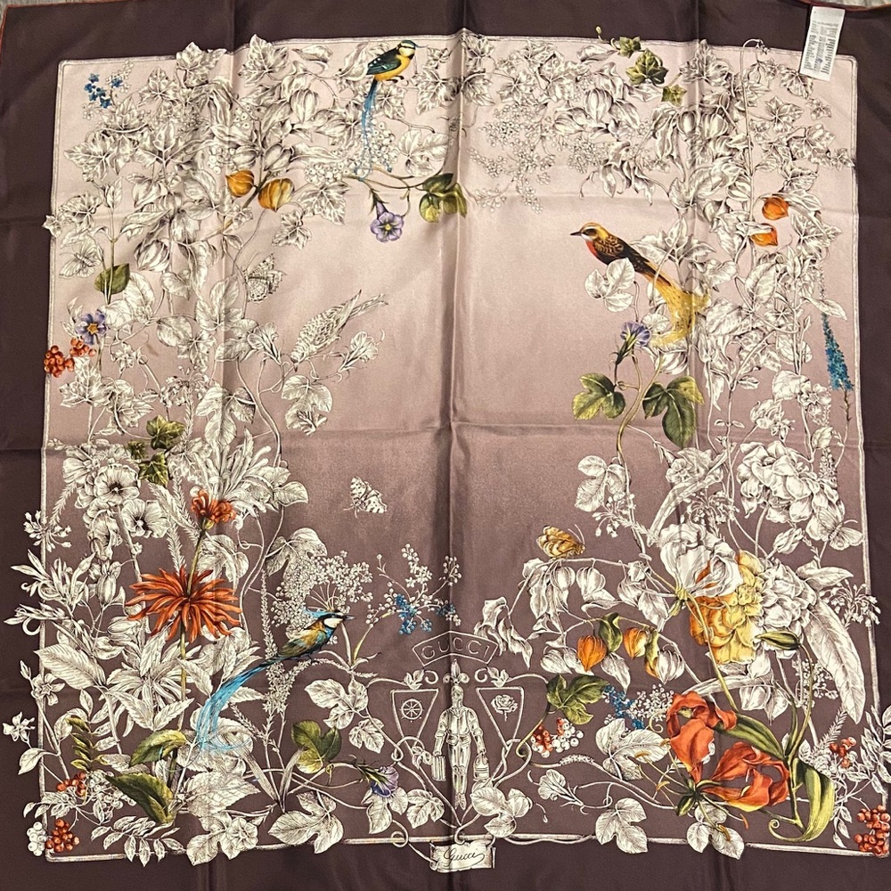 Beautiful Gucci silk scarf